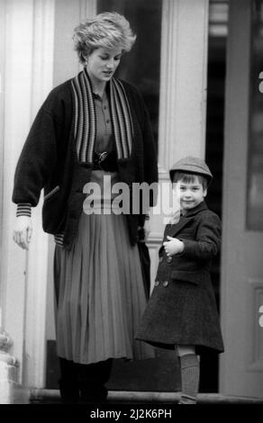 Prince William, aged 4, pictured with mother, Princess Diana, on his first day at Wetherby boys school in London, 15th January 1987. Arriving at the £785 a term pre-preparatory school near Kensington Palace, in a grey uniform. Stock Photo