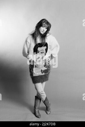 Tiffany, american singer aged 16 years old, poses for pictures, Daily Mirror Studio, London, Thursday 21st January 1988. Tiffany is in the UK to promote her single, I Think We're Alone Now, which is current at number 3 in the charts. Stock Photo