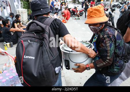 Bangkok, Thailand. Bangkok, Thailand. 2nd Apr, 2022. The protesters prepare to settle down overnight and have dinner in front of Pridi Banomyong Institute. Credit: ZUMA Press, Inc./Alamy Live News Stock Photo