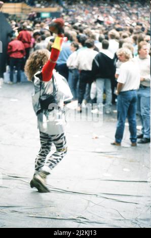 Audience gather outside the Wembley arena prior to the Michael Jackson concert. 15th July 1988. Stock Photo