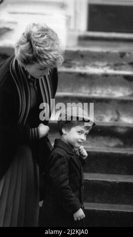 Prince William, aged 4, pictured with mother, Princess Diana, on his first day at Wetherby boys school in London, 15th January 1987.  Arriving at the £785 a term pre-preparatory school near Kensington Palace, in a grey uniform. Stock Photo