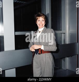 American Actress Mary Tyler Moore at London Airport. 28th October 1988. Stock Photo