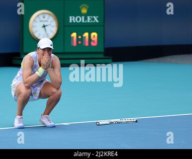 Miami Gardens, Florida, USA. Miami Gardens, Florida, USA. 02nd Apr, 2022. Iga Swiantek of Poland defeats Naomi Osaka of Japan during the women's final of the Miami Open at Hard Rock Stadium on April 02, 2022 in Miami Gardens, Florida. Credit: Hoo Me.Com/Media Punch/Alamy Live News Credit: MediaPunch Inc/Alamy Live News Stock Photo