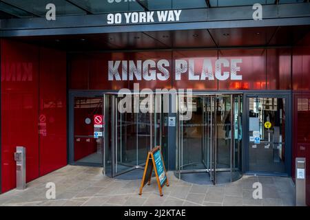 Kings Place London entrance - Kings Place contains concert spaces, art galleries & commercial office space. Architect Dixon Jones 2008. Stock Photo