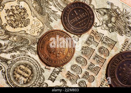 Russian Empire coins and vintage paper 10 rubles money note of 19th cent. Top view of old copper coins of Russia. Concept of antique currency, histori Stock Photo