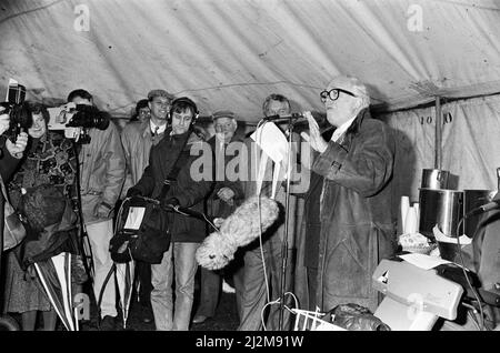 Sir Richard Attenborough making a visit to Bretton, Wakefield. 4th November 1989. Stock Photo