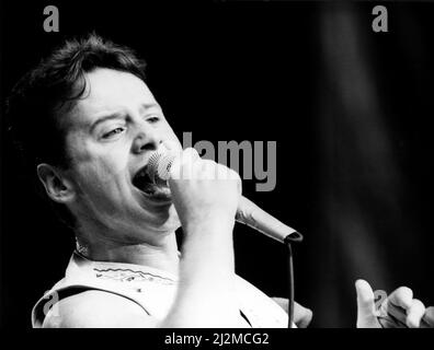 Lead singer of the pop group Simple Minds Jim Kerr with wife singer