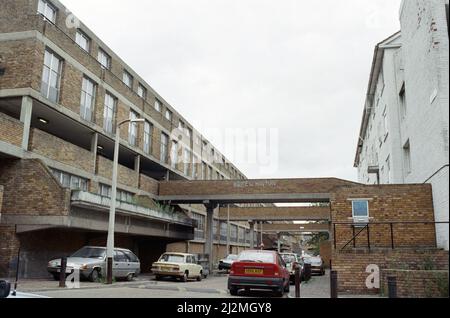 General views of Southwyck House Housing Estate aka Barrier Block, on the Somerleyton Estate in Brixton, London. 31st October 1991. Stock Photo