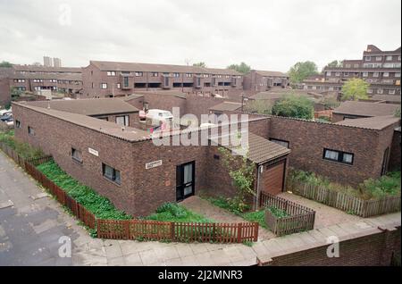 General views of Southwyck House Housing Estate aka Barrier Block, on the Somerleyton Estate in Brixton, London. 31st October 1991. Stock Photo