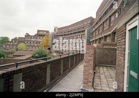 General views of Southwyck House Housing Estate aka Barrier Block, on the Somerleyton Estate in Brixton, London. 31st October 1991. Stock Photo