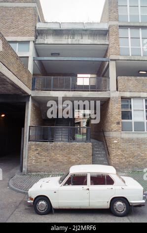 General views of Southwyck House Housing Estate aka Barrier Block, on the Somerleyton Estate in Brixton, London. 31st October 1991. Stock Photo