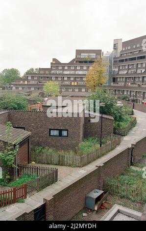 General views of Southwyck House Housing Estate aka Barrier Block, on the Somerleyton Estate in Brixton, London. 31st October 1991. Stock Photo