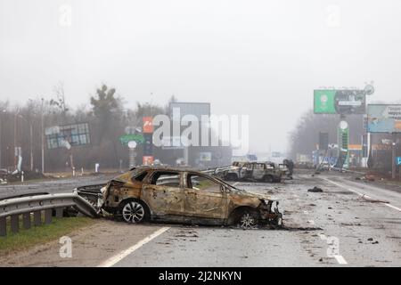 Kyiv Region, Ukraine. 02nd Apr, 2022. KYIV REG., UKRAINE - Apr. 02, 2022: A destroyed and burnt cars seen on a Kyiv-Zhytomyr highway 20 km from Kyiv. Credit: Mykhailo Palinchak/Alamy Live News Stock Photo
