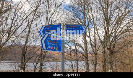 FORT WILLIAM SCOTLAND CORPACH LOCH EIL AND BLUE SIGNS ON THE GREAT GLEN WAY Stock Photo