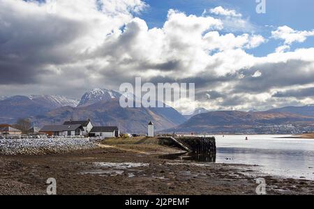 FORT WILLIAM SCOTLAND CORPACH PIER SCOTTISH CANALS BUILDINGS LIGHTHOUSE LOCH EIL AND VIEW OF BEN NEVIS Stock Photo