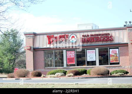 Wendy's Store Front - Wendy's is an American international burger and fast-food restaurant chain. March 20, 2022, North Windom, CT, USA Stock Photo