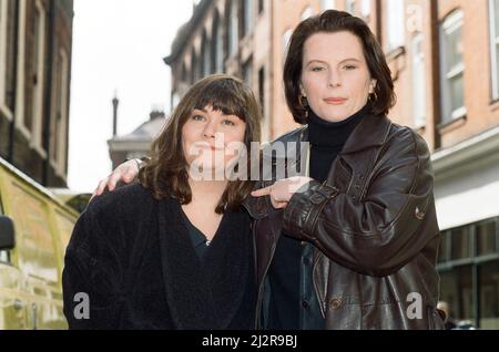 'The Comic Strip Presents...' photocall. Pictured, Dawn French and Jennifer Saunders. 5th April 1993. Stock Photo