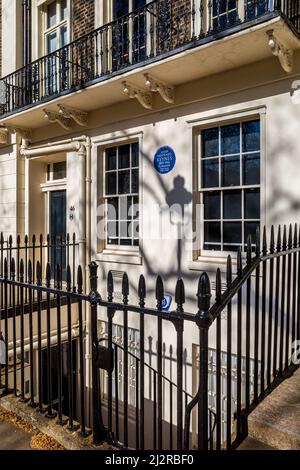 John Maynard Keynes House London - Blue Plaque on his house at 46 Gordon Square, Bloomsbury, London. The noted economist lived here 1916-1946. Stock Photo
