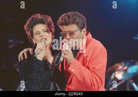 George Michael and Lisa Stansfield perform These Are The Days of Our Lives at The Freddie Mercury Tribute concert at Wembley Stadium in 1992. Picture taken Easter Monday 20th April 1992 Stock Photo