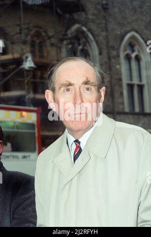 Peter Brooke at Windsor Castle, the day after the fire in the Brunswick Tower. 21st November 1992. Stock Photo