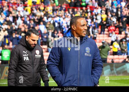 Oakwell, Barnsley, England - 2nd April 2022 Reading Manager Paul Ince being followed by Poya Asbaghi Manager of Barnsley - Barnsley v Reading Stock Photo