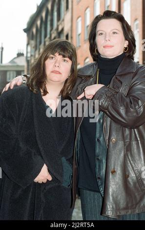 'The Comic Strip Presents...' photocall. Pictured, Dawn French and Jennifer Saunders. 5th April 1993. Stock Photo