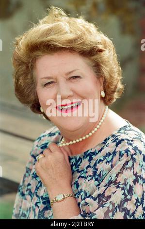 Photocall for new BBC production 'Keeping up Appearances'. Patricia Routledge. 2nd August 1992. Stock Photo