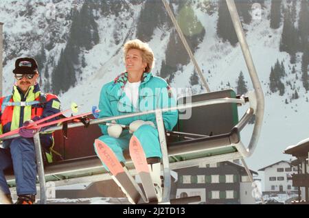 HRH The Princess of Wales, Princess Diana, enjoys a ski holiday in Lech, Austria. Prince William and Prince Harry join her for the trip.  Picture taken 1st April 1993 Stock Photo