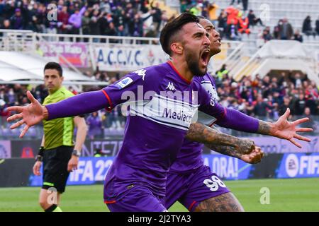 Nicolas Gonzalez (ACF Fiorentina) takes the penalty during ACF Fiorentina  vs Juventus FC, italian soccer Serie A match in Florence, Italy, May 21  2022 Stock Photo - Alamy