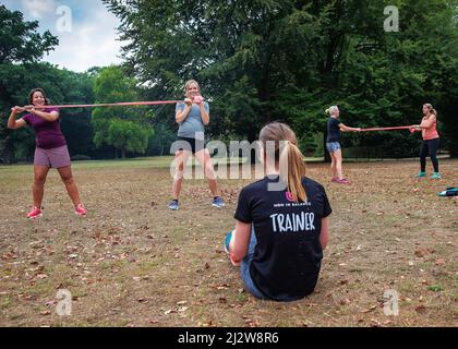Netherlands, Arnhem - pregnant women bootcamp in a park. Trainer of 'Mom in balance 'instructing one of the bootcamp training parts. Stock Photo