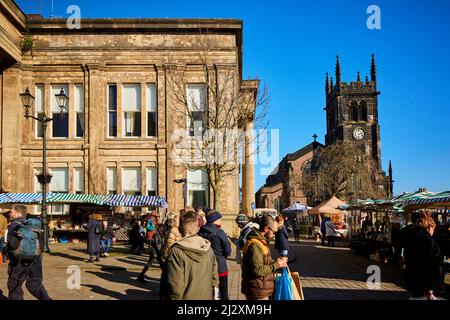 Macclesfield Town Hall and St Michael & All Angels Church with Sunday street market Stock Photo