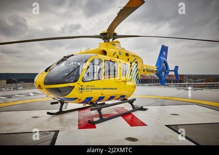 Manchester Royal Infirmary is part of Manchester University NHS Foundation Trust, the new North West Air Ambulance Helipad Stock Photo