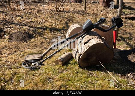demining tool, metal detector and mine shovel Stock Photo - Alamy