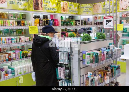 Moscow, Russia. 3rd of April, 2022. A woman buys cosmetics in the Belarusian store on the territory of Exhibition and Trade Center of the Republic of Belarus (Pavilion No.18) on VDNKh in Moscow, Russia Stock Photo