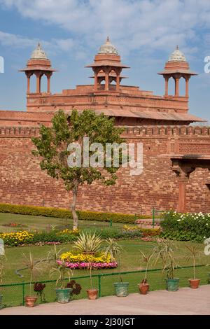 Fatehpur Sikri, Uttar Pradesh, India.  Chhatris of the Diwan-i-Khas seen from Garden Area. Stock Photo