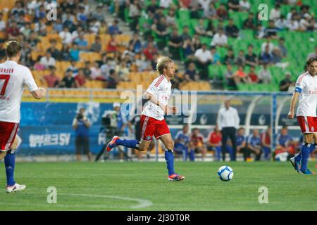 July 20, 2012 - South Korea, Suwon : Hamburger SV of Germany and FC Groningen of Netherland players compete ball during the Peace Cup Suwon qualifying round. Hamburger SV won the match 2-1. Stock Photo