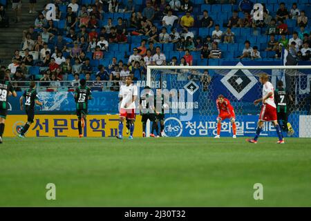 July 20, 2012 - South Korea, Suwon : Hamburger SV of Germany and FC Groningen of Netherland players compete ball during the Peace Cup Suwon qualifying round. Hamburger SV won the match 2-1. Stock Photo