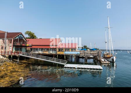 CASTINE, USA - SEP 17, 2017: beautiful houses in victorian style and boats at the pier in Castine, USA. In the 1630s the French built a fort here.  In Stock Photo