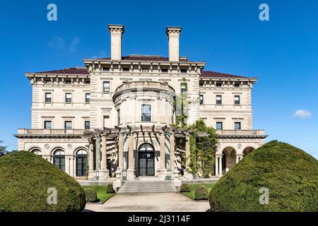 NEWPORT, USA - SEP 23, 2017: the breakers is an old Newport Vanderbilt Mansion  located on Ochre Point Avenue.  Open to public for entrance fee but st Stock Photo