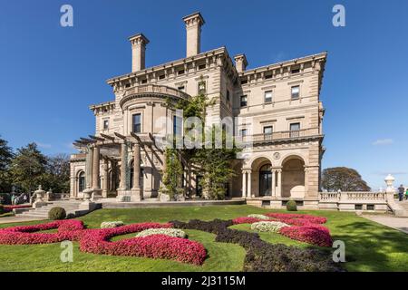NEWPORT, USA - SEP 23, 2017: the breakers is an old Newport Vanderbilt Mansion  located on Ochre Point Avenue.  Open to public for entrance fee but st Stock Photo