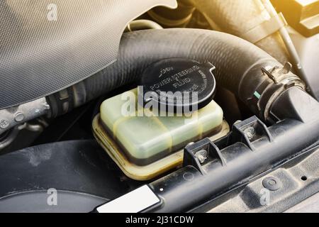 Power steering reservoir in the engine compartment, leaky power