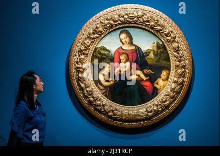 EMBARGOED till 00.01 6 April 2022 (ie available for Wednesday print media but not to be used online till then) - London, UK. 4th Apr, 2022. The Virgin and Child with the Infant Saint John the Baptist ('The Alba Madonna'), about 1509-11, Courtesy National Gallery of Art, Washington - The Credit Suisse Exhibition: Raphael - which runs at the National Gallery from 9 April-31 July 2022. It includes 90 works with loans from major galleries around the world to add to the 9 already in the national Gallery. Credit: Guy Bell/Alamy Live News Stock Photo