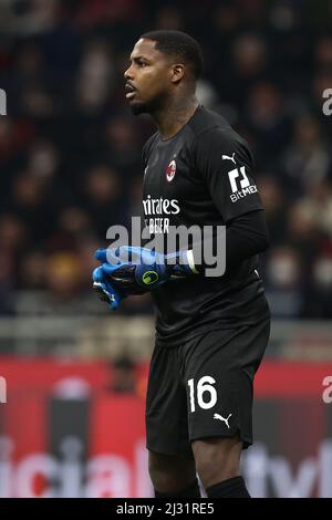 Mike Maignan of Ac Milan looks on during the Uefa Champions League ...