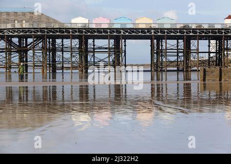 Hastings, East Sussex, UK. 05 Apr, 2022. UK Weather: Sunny morning in the seaside town of Hastings in East Sussex as Brits enjoy walking along the seafront while the tide is out. Photo Credit: Paul Lawrenson /Alamy Live News Stock Photo