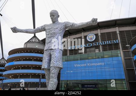 The Vincent Kompany statue outside the Etihad Stadium Stock Photo