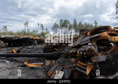 Dmytrivka, Ukraine. 04th Apr, 2022. The wreckage of Russian tanks at a village in Dmytrivka, Zhytomyr region. Following the Ukrainian force's counter-attacks and retreating Russian forces, Iprin and Bucha and the surrounding cities and villages of Kyiv Oblast have been retaken by the Ukrainian forces. Credit: SOPA Images Limited/Alamy Live News Stock Photo
