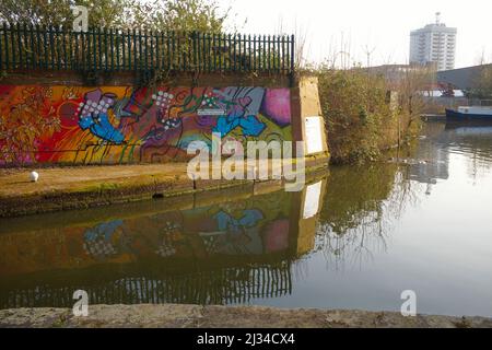 Looking towards Memory Lane wharf from the lock on the Grand Union Canal on the Leicester arm Stock Photo