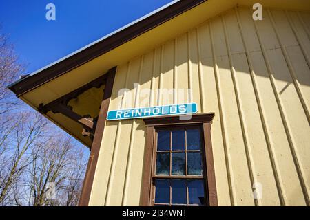 Reinholds, PA, USA - April 2, 2022: The railroad station building in rural Lancaster County, Pennsylvania. Stock Photo