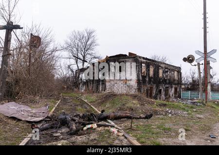 Bucha, Ukraine. 05th Apr, 2022. Two dead people are seen on a railroad track in Bucha, Ukraine on April 5, 2022. Russian military forces entered Ukraine territory on Feb. 24, 2022. (Photo by Daniel Brown/Sipa USA) Credit: Sipa USA/Alamy Live News Stock Photo