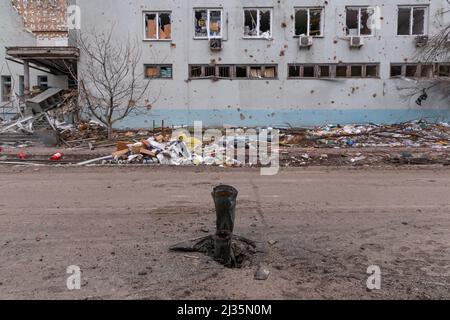 Hostomel, Ukraine. 05th Apr, 2022. A rocket is seen stuck in the pavement at the Antonov International Airport in Hostomel, Ukraine on April 5, 2022. Russian military forces entered Ukraine territory on Feb. 24, 2022. (Photo by Daniel Brown/Sipa USA) Credit: Sipa USA/Alamy Live News Stock Photo
